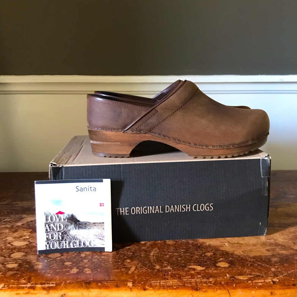 Unworn Sanita Julie Antique Brown clogs